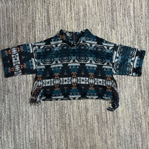 Romeo + Juliette Couture Women Sweater Small Southwest Aztec Short Sleeve Fringe - Picture 2 of 5